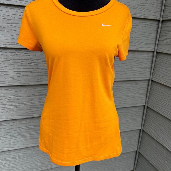 Nike Sports tee size women’s M short sleeve orange, cotton-polyester blend - Picture 2 of 8